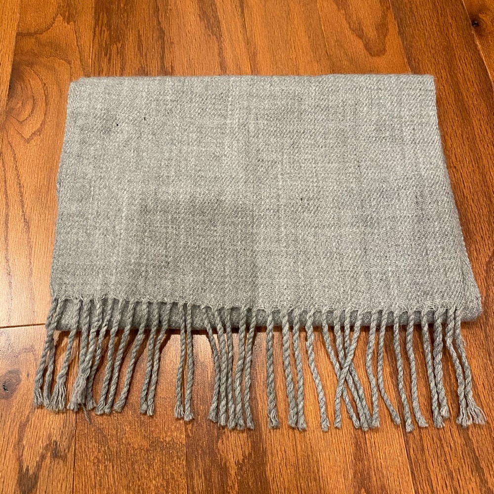 MENS gray scarf